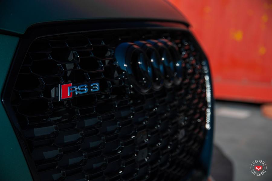 Детали экстерьера Audi RS3 Sedan on Vossen Wheels (VPS-301) 2018 года  (фото 48 из 57)